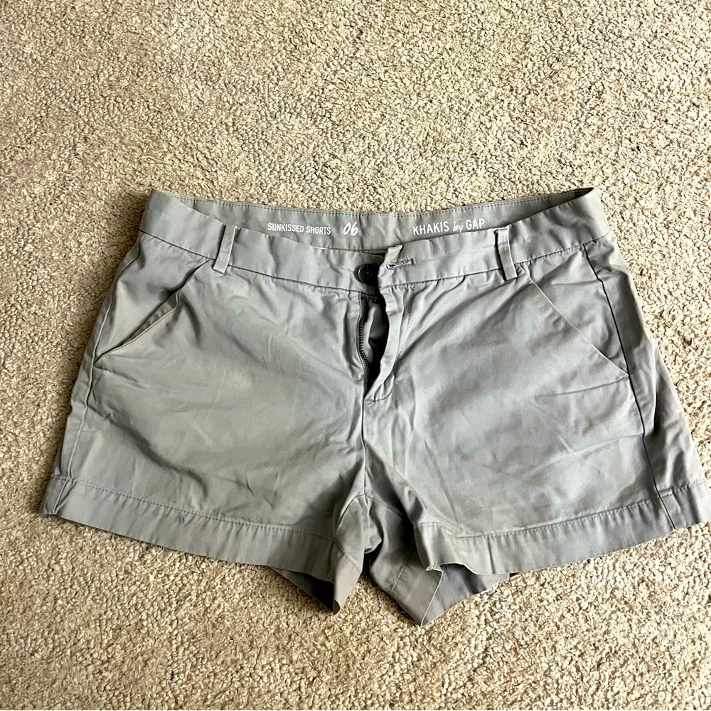 GAP grey shorts